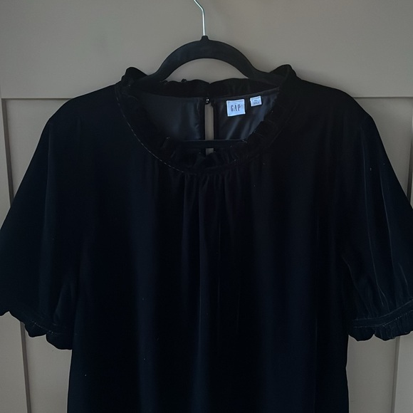 Gap XL Black Short Sleeve Velvet Blpuse Ruffle Collar & Sleeve Holiday Essential - Picture 2 of 7